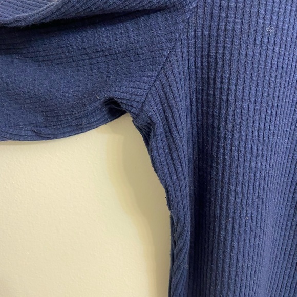 Lace sleeve detail, long-sleeved knit henley tee - Picture 4 of 10